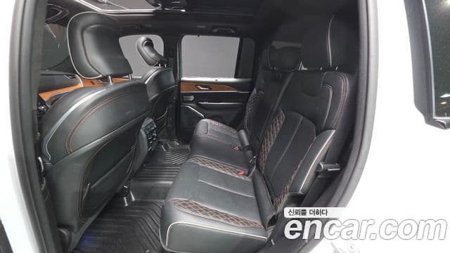 Jeep Grand Cherokee 2023 — Photo 32/32