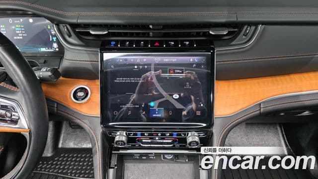 Jeep Grand Cherokee 2023 — Photo 27/32