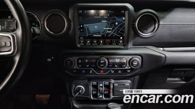 Jeep Wrangler 2022 — Şəkil 13/20
