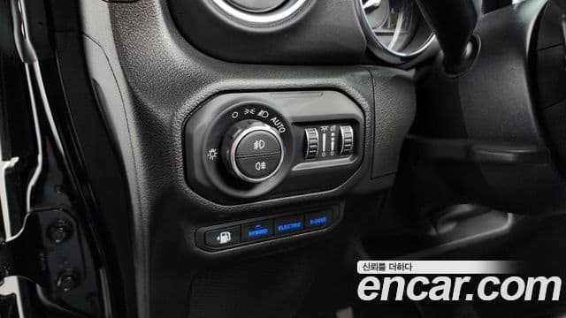 Jeep Wrangler 2022 — Şəkil 11/36