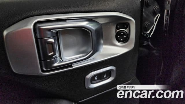 Jeep Wrangler 2022 — Şəkil 27/36