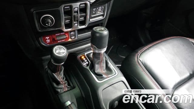 Jeep Wrangler 2022 — Photo 8/20