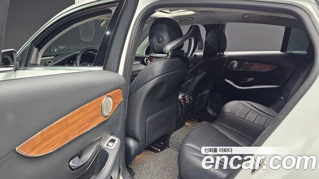Mercedes-Benz GLC-Class 2018 — Şəkil 19/20