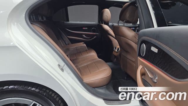 Mercedes-Benz E-Class 2022 — Şəkil 11/20