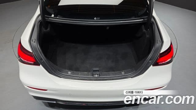 Mercedes-Benz E-Class 2022 — Şəkil 17/20