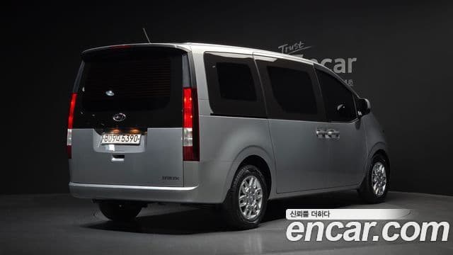 Hyundai Staria 2021 — ფოტო 2/20