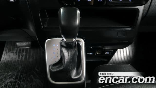 Hyundai Staria 2021 — ფოტო 9/20