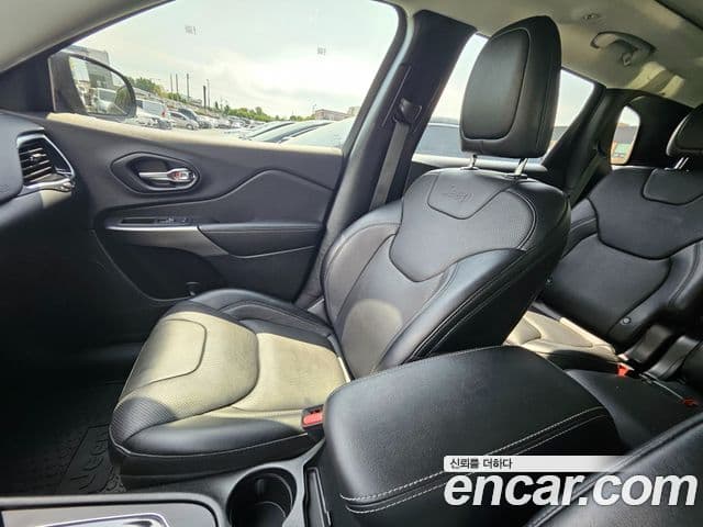 Jeep Cherokee 2022 — Şəkil 14/20