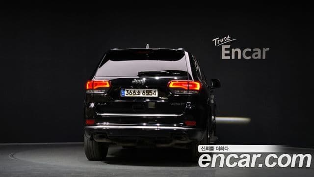 Jeep Grand Cherokee 2019 — ფოტო 31/32