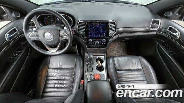 Jeep Grand Cherokee 2019 — ფოტო 24/32