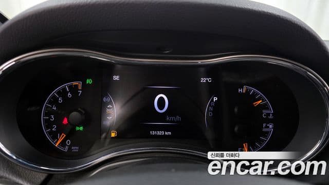 Jeep Grand Cherokee 2019 — ფოტო 29/32