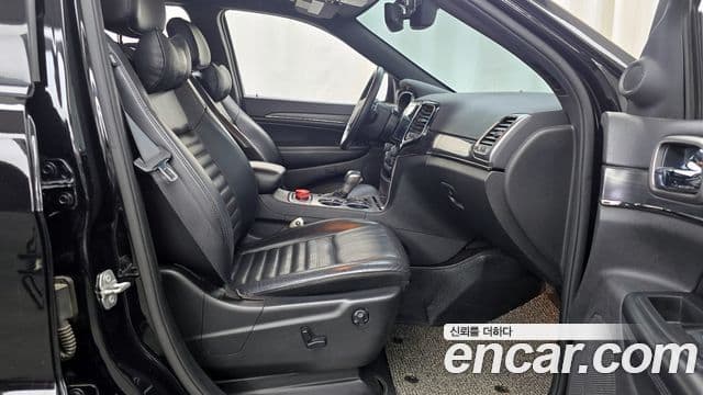 Jeep Grand Cherokee 2019 — ფოტო 32/32