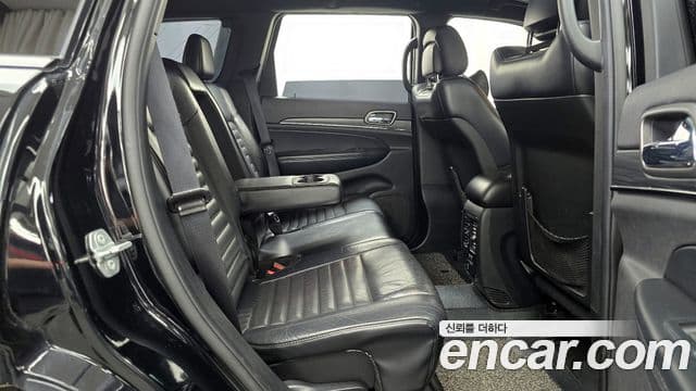 Jeep Grand Cherokee 2019 — ფოტო 30/32