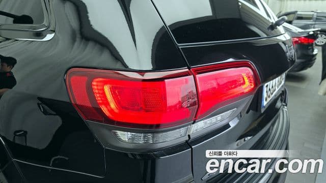 Jeep Grand Cherokee 2019 — ფოტო 5/32