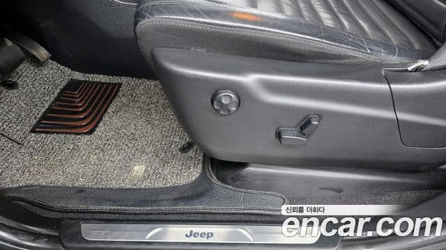Jeep Grand Cherokee 2019 — ფოტო 7/32