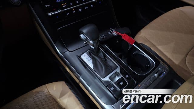 Kia Carnival 2023 — фото 9 из 20
