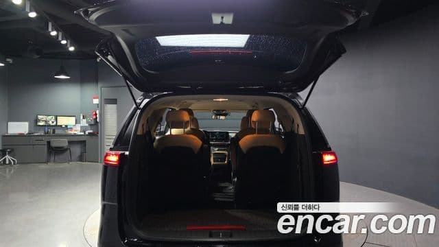 Kia Carnival 2023 — фото 20 из 20
