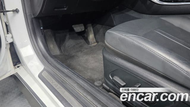 Hyundai Sonata 2020 — ფოტო 17/20