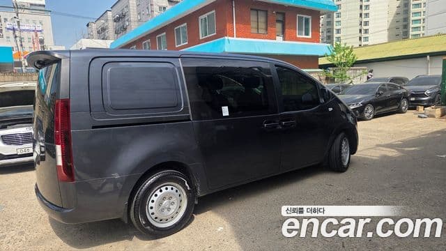 Hyundai Staria 2023 — ფოტო 3/20