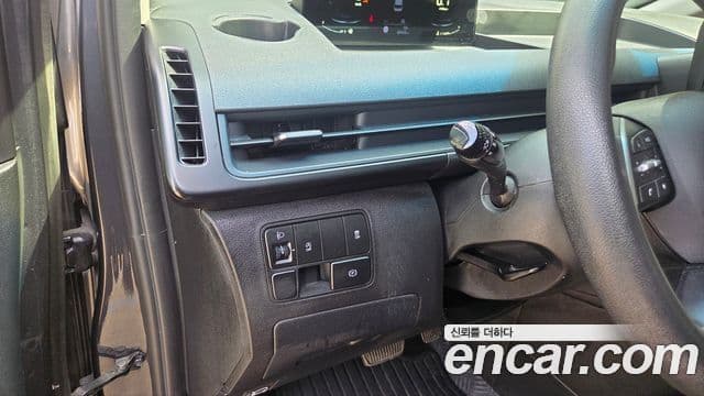Hyundai Staria 2023 — ფოტო 5/20
