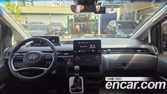 Hyundai Staria 2023 — ფოტო 8/20