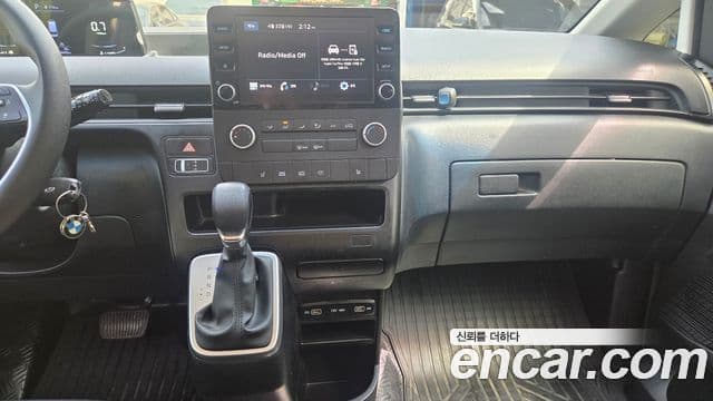 Hyundai Staria 2023 — ფოტო 9/20
