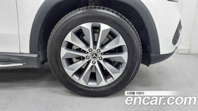 Mercedes-Benz GLE-Class 2023 — Photo 3/20