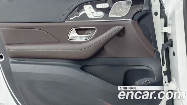 Mercedes-Benz GLE-Class 2023 — Photo 5/20