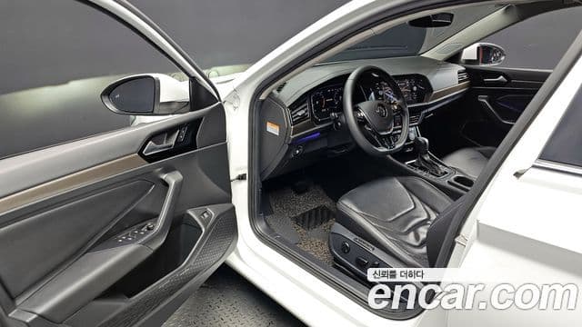 Volkswagen Jetta 2021 — Şəkil 10/20