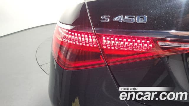 Mercedes-Benz S-Class 2022 — Photo 27/35