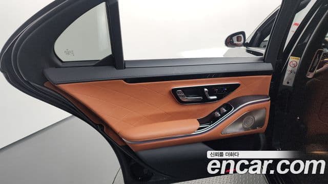 Mercedes-Benz S-Class 2022 — Photo 3/35