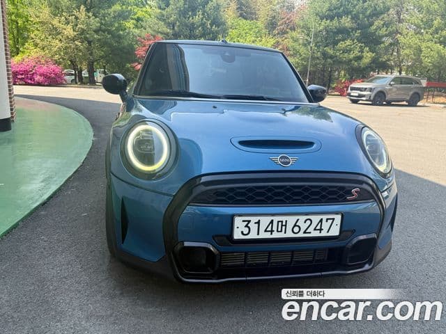 Mini Cooper S Convertible 2023 — ფოტო 2/20
