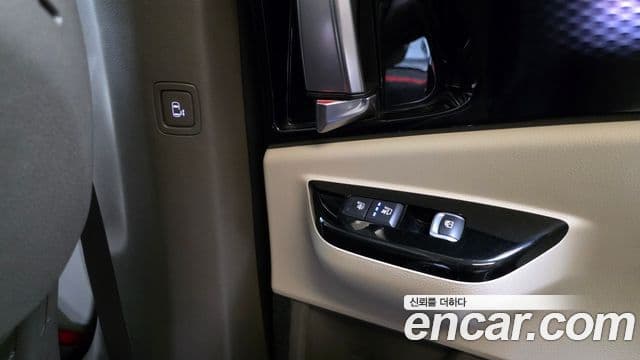 Kia Carnival 2021 — Фото 19/20