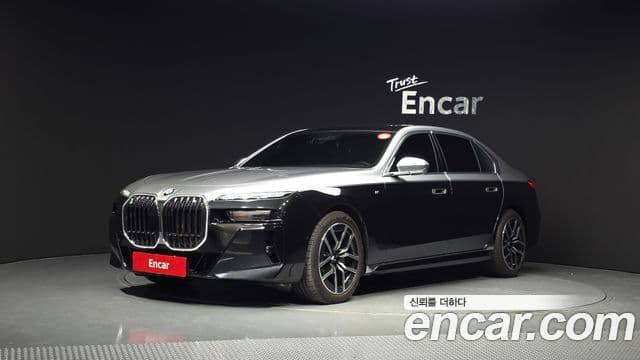 BMW 7 Series 2023 — Photo 37/40