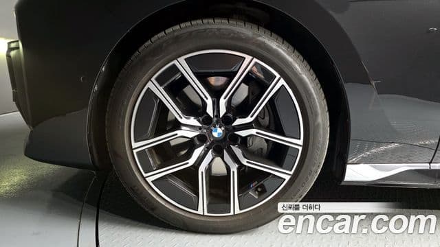 BMW 7 Series 2023 — Photo 19/40