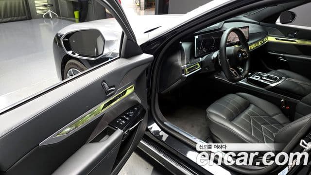 BMW 7 Series 2023 — Photo 29/40