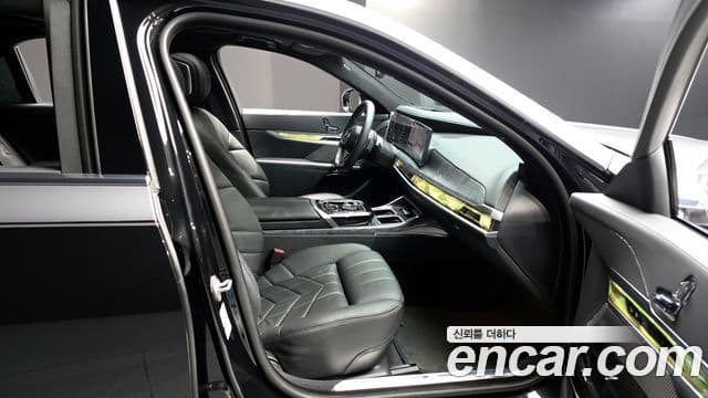 BMW 7 Series 2023 — Photo 16/40