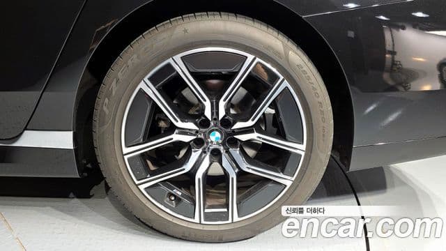 BMW 7 Series 2023 — Photo 32/40