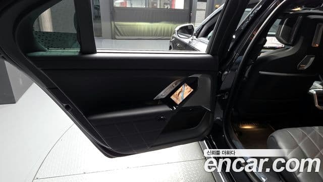 BMW 7 Series 2023 — Photo 18/40