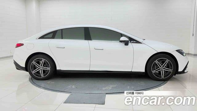 Mercedes-Benz EQE 2024 — ფოტო 13/20