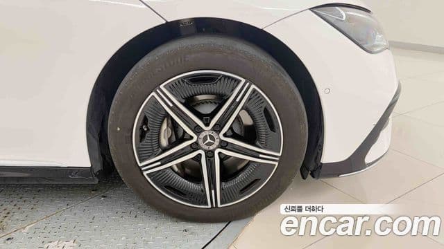 Mercedes-Benz EQE 2024 — ფოტო 6/20