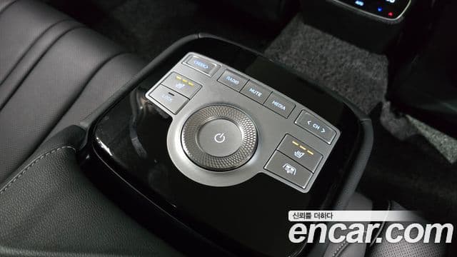 Genesis Electrified G80 2022 — ფოტო 19/20