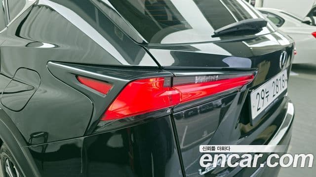 Lexus NX300 2018 — Photo 13/33
