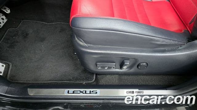 Lexus NX300 2018 — Photo 28/33
