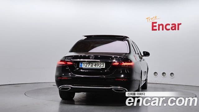 Mercedes-Benz E-Class 2021 — ფოტო 4/20