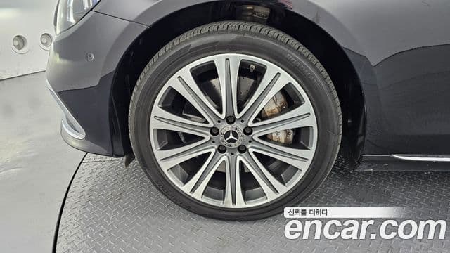 Mercedes-Benz E-Class 2021 — ფოტო 5/20