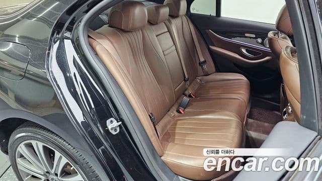 Mercedes-Benz E-Class 2021 — ფოტო 11/20