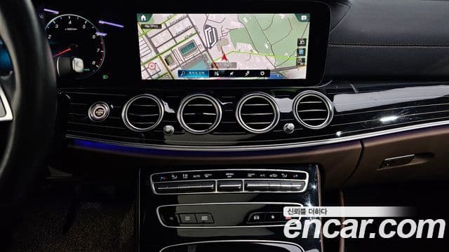 Mercedes-Benz E-Class 2021 — ფოტო 12/20