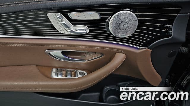 Mercedes-Benz E-Class 2021 — ფოტო 17/20