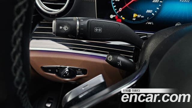 Mercedes-Benz E-Class 2021 — ფოტო 18/20